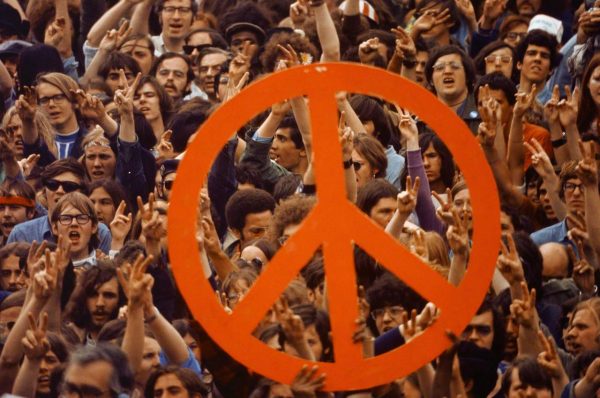 Croud with peace sign